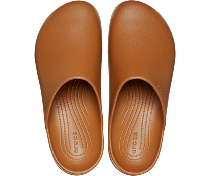 crocs-gallery-color:cognac; color:Cognac; alt:ALT120; file:209366_21N-ALT120