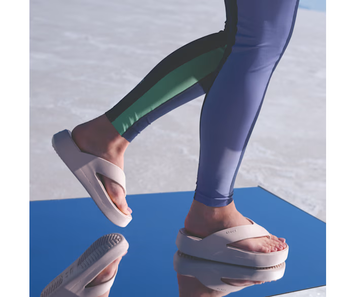 crocs-gallery-color:quartz; color:Quartz; alt:ALT130; file:209410_6UR-ALT130