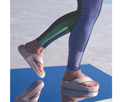 crocs-gallery-color:quartz; color:Quartz; alt:ALT130; file:209410_6UR-ALT130
