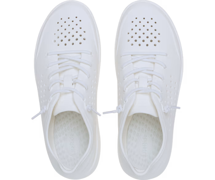crocs-gallery-color:white/moonlight; color:White/Moonlight; alt:ALT120; file:210831_1VL-ALT120