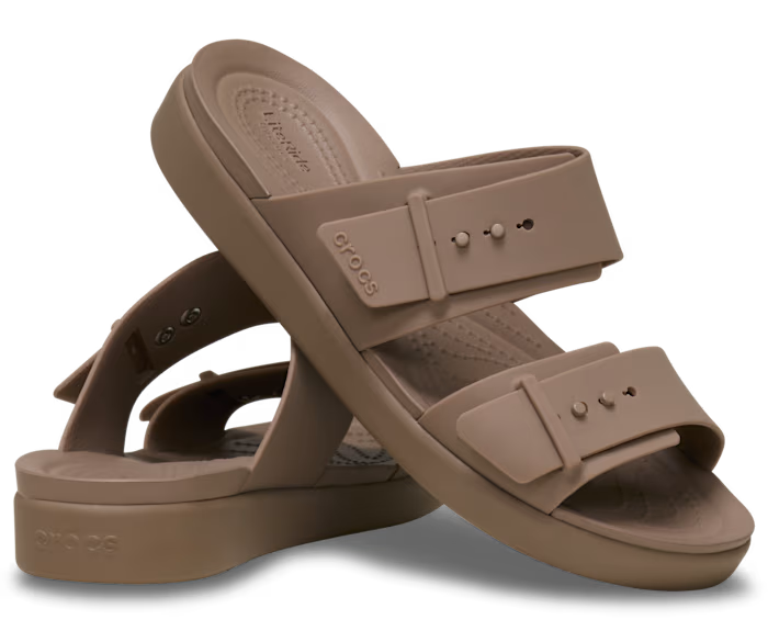 crocs-gallery-color:latte; color:Latte; alt:ALT110; file:211215_2Q9-ALT110