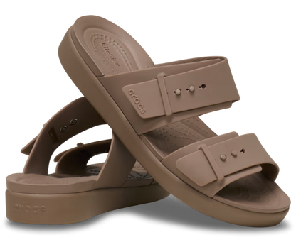 crocs-gallery-color:latte; color:Latte; alt:ALT110; file:211215_2Q9-ALT110
